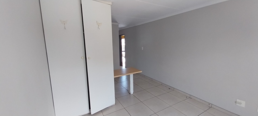 1 Bedroom Property for Sale in Kannoniers Park North West